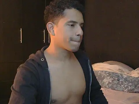 Snapshot of latinboybigdick chatting on 10/07/25, 11:46 latinboybigdick online show from 10/07/25, 11:46