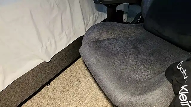 Snapshot of catt18 chatting on 11/11/25, 02:50 catt18 online show from 11/11/25, 02:50