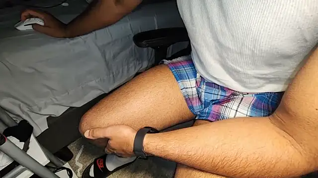 Snapshot of catt18 chatting on 11/12/25, 03:56 catt18 online show from 11/12/25, 03:56