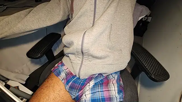 Snapshot of catt18 chatting on 12/22/25, 03:58 catt18 online show from 12/22/25, 03:58