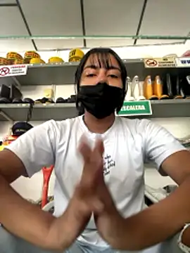 Snapshot of Kyra__Rose chatting on 01/10/26, 02:41 Kyra Rose online show from 01/10/26, 02:41