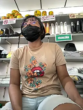 Snapshot of Kyra__Rose chatting on 01/17/26, 03:50 Kyra Rose online show from 01/17/26, 03:50