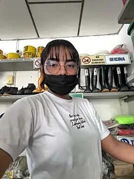 Snapshot of Kyra__Rose chatting on 01/19/26, 03:27 Kyra Rose online show from 01/19/26, 03:27