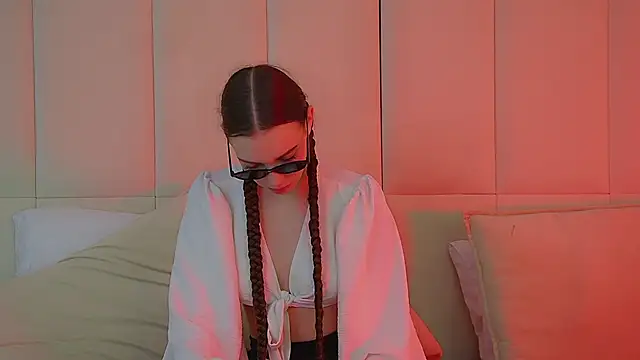 Snapshot of VeronicaVances chatting on 03/16/26, 06:39 VeronicaVances online show from 03/16/26, 06:39