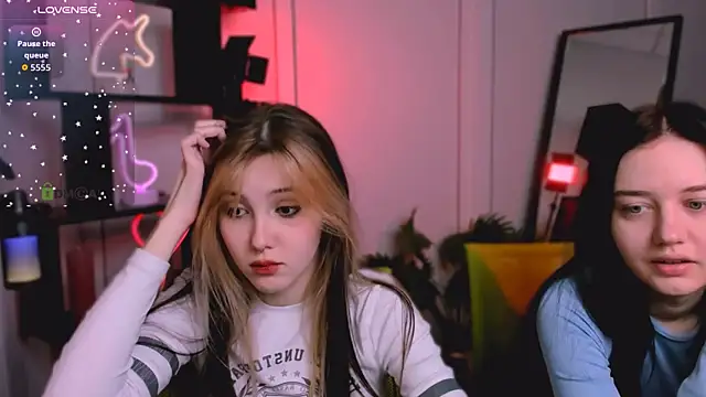 luna tin online show from 11/26/25, 05:52