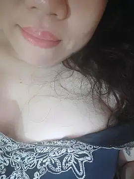 Snapshot of Julyy08 chatting on 05/31/26, 02:13 Julyy08 online show from 05/31/26, 02:13