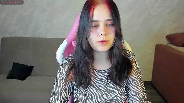 Snapshot of Alis_Platt chatting on 10/06/25, 01:03 Alis Platt online show from 10/06/25, 01:03