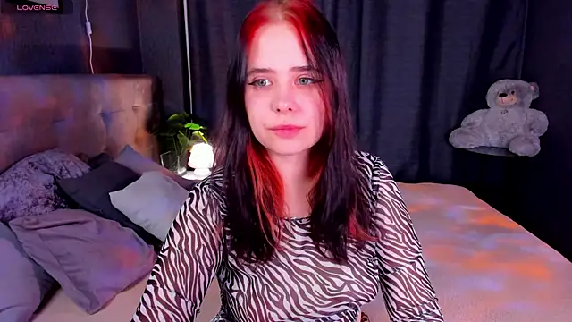 Snapshot of Alis_Platt chatting on 10/08/25, 01:03 Alis Platt online show from 10/08/25, 01:03