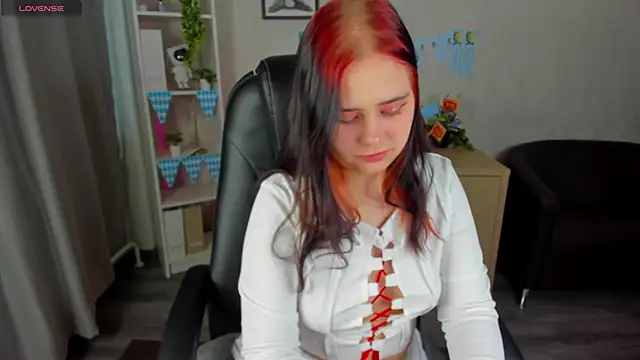 Snapshot of Alis_Platt chatting on 10/13/25, 02:33 Alis Platt online show from 10/13/25, 02:33