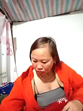 Snapshot of Seg_min chatting on 12/13/25, 10:26 Seg min online show from 12/13/25, 10:26