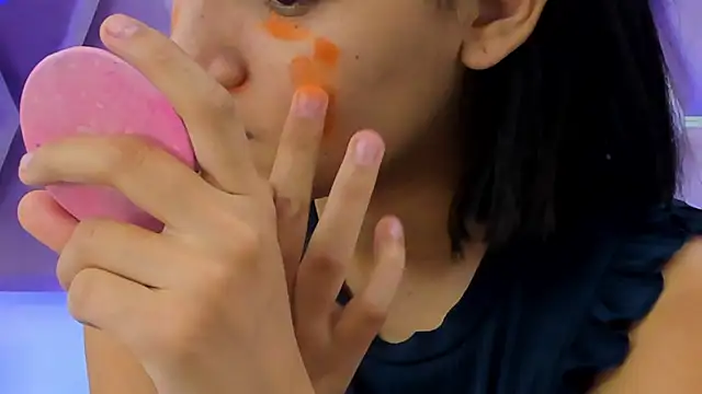 Snapshot of MaskedGirl_ chatting on 09/17/25, 11:34 MaskedGirl online show from 09/17/25, 11:34