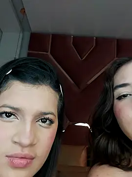 Snapshot of MaskedGirl_ chatting on 09/24/25, 01:47 MaskedGirl online show from 09/24/25, 01:47