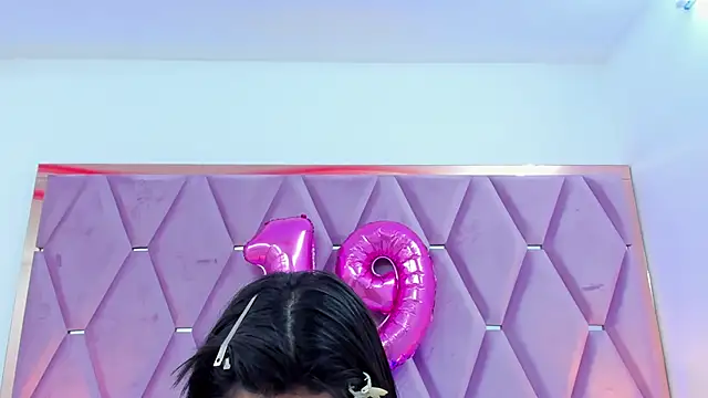 Snapshot of MaskedGirl_ chatting on 09/27/25, 12:43 MaskedGirl online show from 09/27/25, 12:43