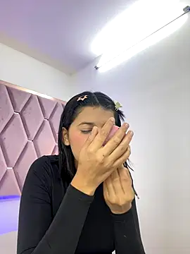 Snapshot of MaskedGirl_ chatting on 09/28/25, 11:59 MaskedGirl online show from 09/28/25, 11:59