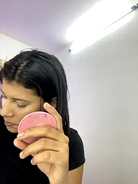 Snapshot of MaskedGirl_ chatting on 09/30/25, 11:37 MaskedGirl online show from 09/30/25, 11:37