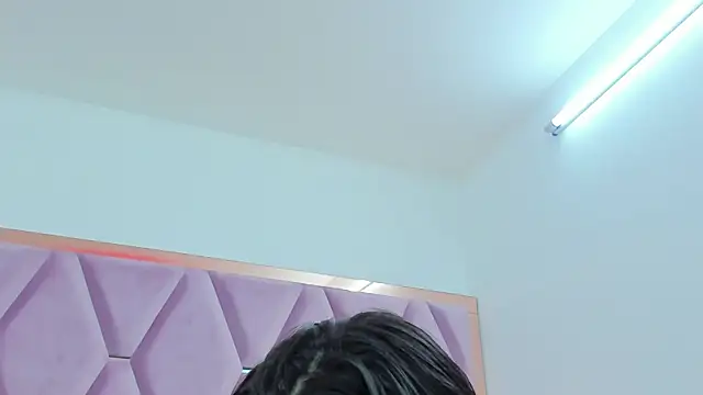 Snapshot of MaskedGirl_ chatting on 10/16/25, 11:33 MaskedGirl online show from 10/16/25, 11:33