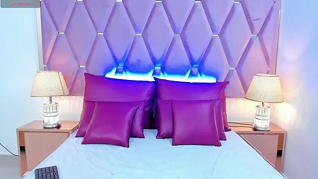 Snapshot of MaskedGirl_ chatting on 11/05/25, 12:16 MaskedGirl online show from 11/05/25, 12:16