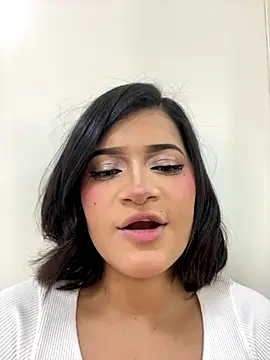 Snapshot of MaskedGirl_ chatting on 11/18/25, 04:44 MaskedGirl online show from 11/18/25, 04:44