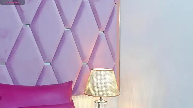 Snapshot of MaskedGirl_ chatting on 11/27/25, 12:07 MaskedGirl online show from 11/27/25, 12:07