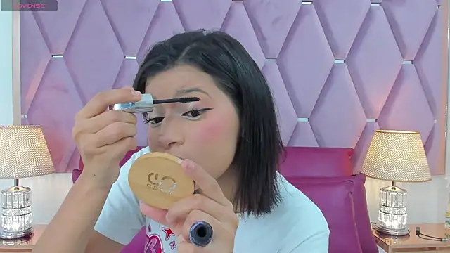 Snapshot of MaskedGirl_ chatting on 11/28/25, 12:08 MaskedGirl online show from 11/28/25, 12:08