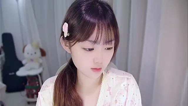 Snapshot of YUANYUAN-A chatting on 04/11/26, 12:31 YUANYUAN-A online show from 04/11/26, 12:31