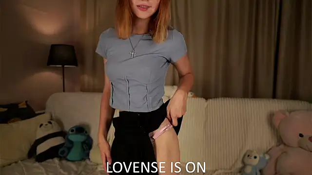 Snapshot of BritniBers chatting on 09/22/25, 12:51 BritniBers online show from 09/22/25, 12:51