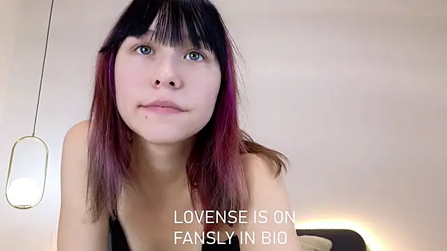 Snapshot of BritniBers chatting on 10/27/25, 11:14 BritniBers online show from 10/27/25, 11:14