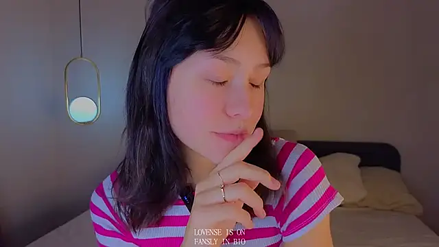 Snapshot of BritniBers chatting on 11/16/25, 01:22 BritniBers online show from 11/16/25, 01:22