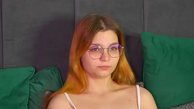 BellaMarebelle online show from 10/24/25, 04:20