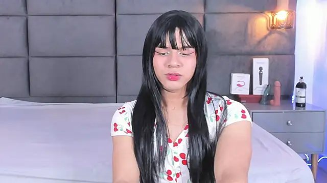 Snapshot of Slenna_Moon chatting on 09/15/25, 03:28 Slenna Moon online show from 09/15/25, 03:28