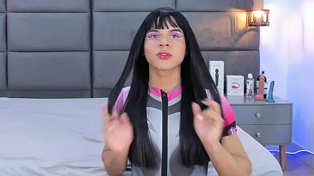 Snapshot of Slenna_Moon chatting on 10/07/25, 02:42 Slenna Moon online show from 10/07/25, 02:42