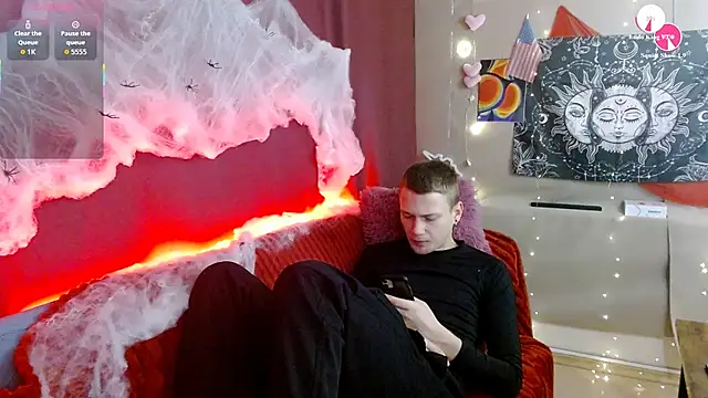 Xavier Night81 online show from 10/28/25, 08:40