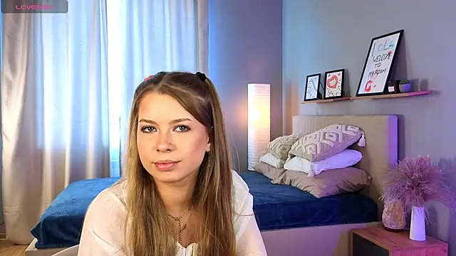 Snapshot of LollaStich chatting on 10/20/25, 08:04 LollaStich online show from 10/20/25, 08:04