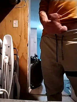 Snapshot of rosembertg chatting on 11/08/25, 06:13 rosembertg online show from 11/08/25, 06:13