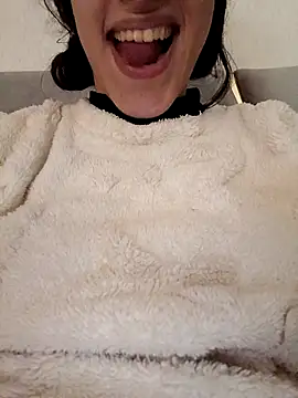 Snapshot of Ahalm chatting on 12/01/25, 02:44 Ahalm online show from 12/01/25, 02:44