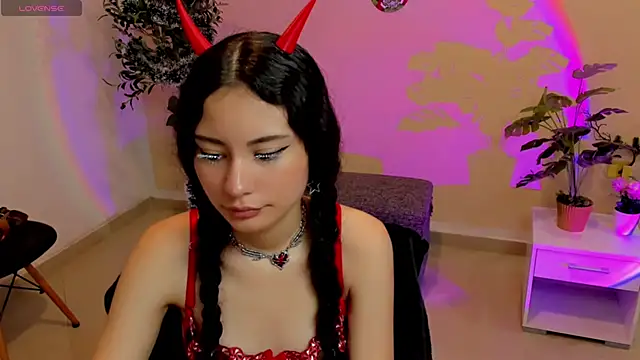 Snapshot of Krysten_Riter chatting on 12/20/25, 01:51 Krysten Riter online show from 12/20/25, 01:51