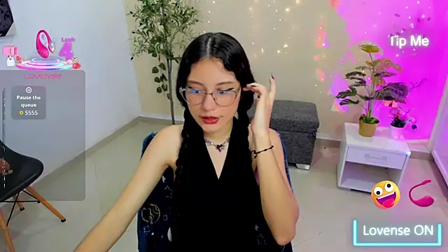 Snapshot of Krysten_Riter chatting on 01/13/26, 01:49 Krysten Riter online show from 01/13/26, 01:49