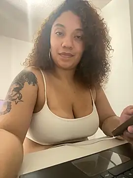 Snapshot of MorganaBelc chatting on 11/13/25, 04:17 MorganaBelc online show from 11/13/25, 04:17