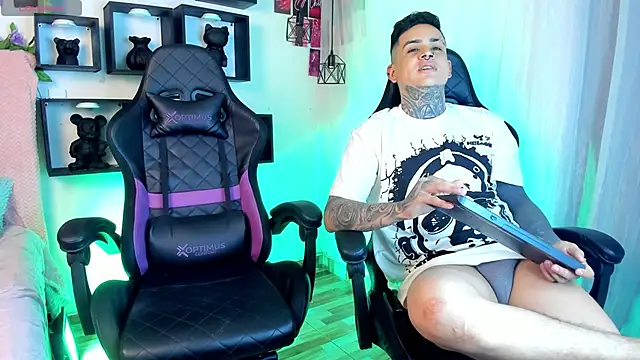 Snapshot of Sarahandzack chatting on 11/14/25, 06:12 Sarahandzack online show from 11/14/25, 06:12