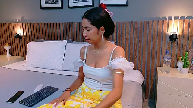 luna roja25 online show from 09/22/25, 01:24