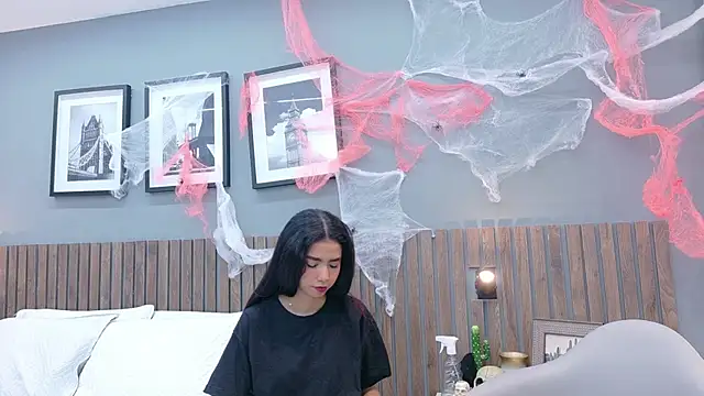 luna roja25 online show from 10/15/25, 12:49