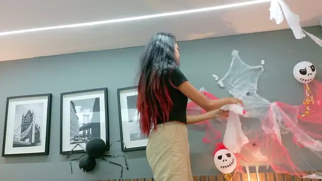 luna roja25 online show from 11/06/25, 01:23