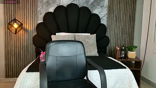 AlahyaPalmerR online show from 10/12/25, 09:14