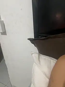 Snapshot of aline2007 chatting on 09/13/25, 01:55 aline2007 online show from 09/13/25, 01:55