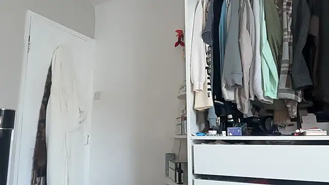 Snapshot of KayleeBella chatting on 03/14/26, 10:10 KayleeBella online show from 03/14/26, 10:10