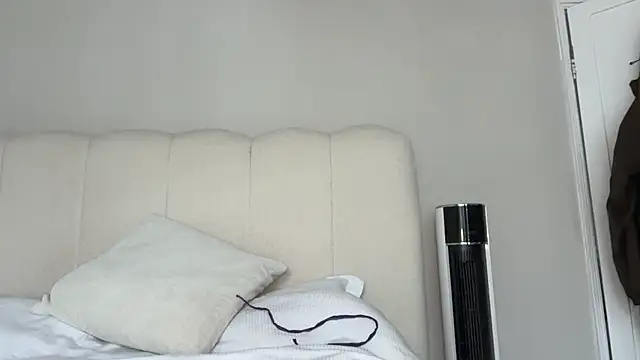 Snapshot of KayleeBella chatting on 04/02/26, 09:51 KayleeBella online show from 04/02/26, 09:51