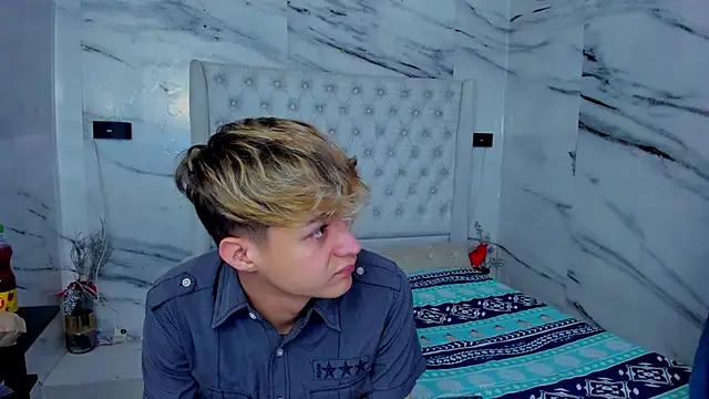 Ari and Storm online show from 11/12/25, 01:11