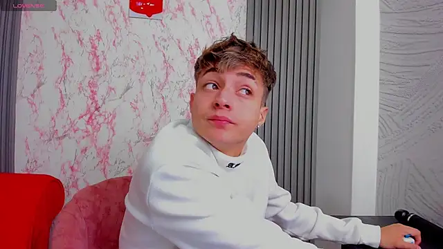 Ari and Storm online show from 11/26/25, 01:45