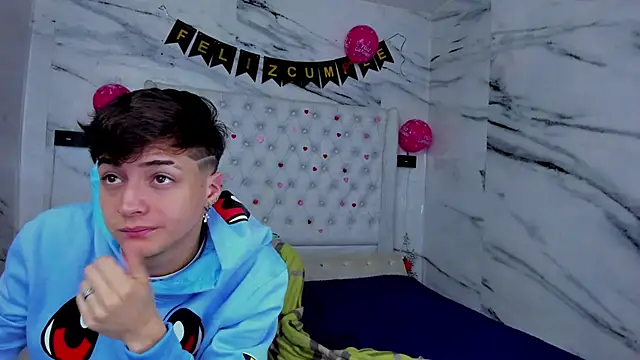 Ari and Storm online show from 03/08/26, 01:37