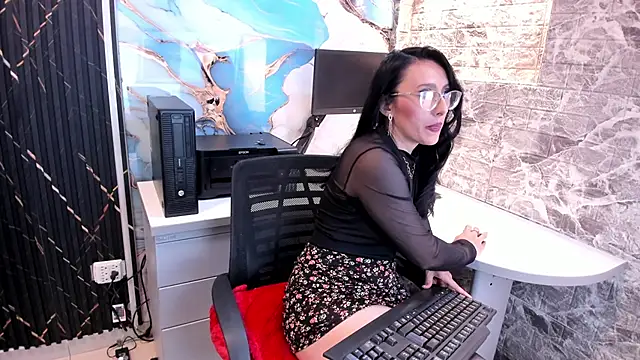 Snapshot of Scarlett_14_ chatting on 09/24/25, 03:32 Scarlett 14  online show from 09/24/25, 03:32